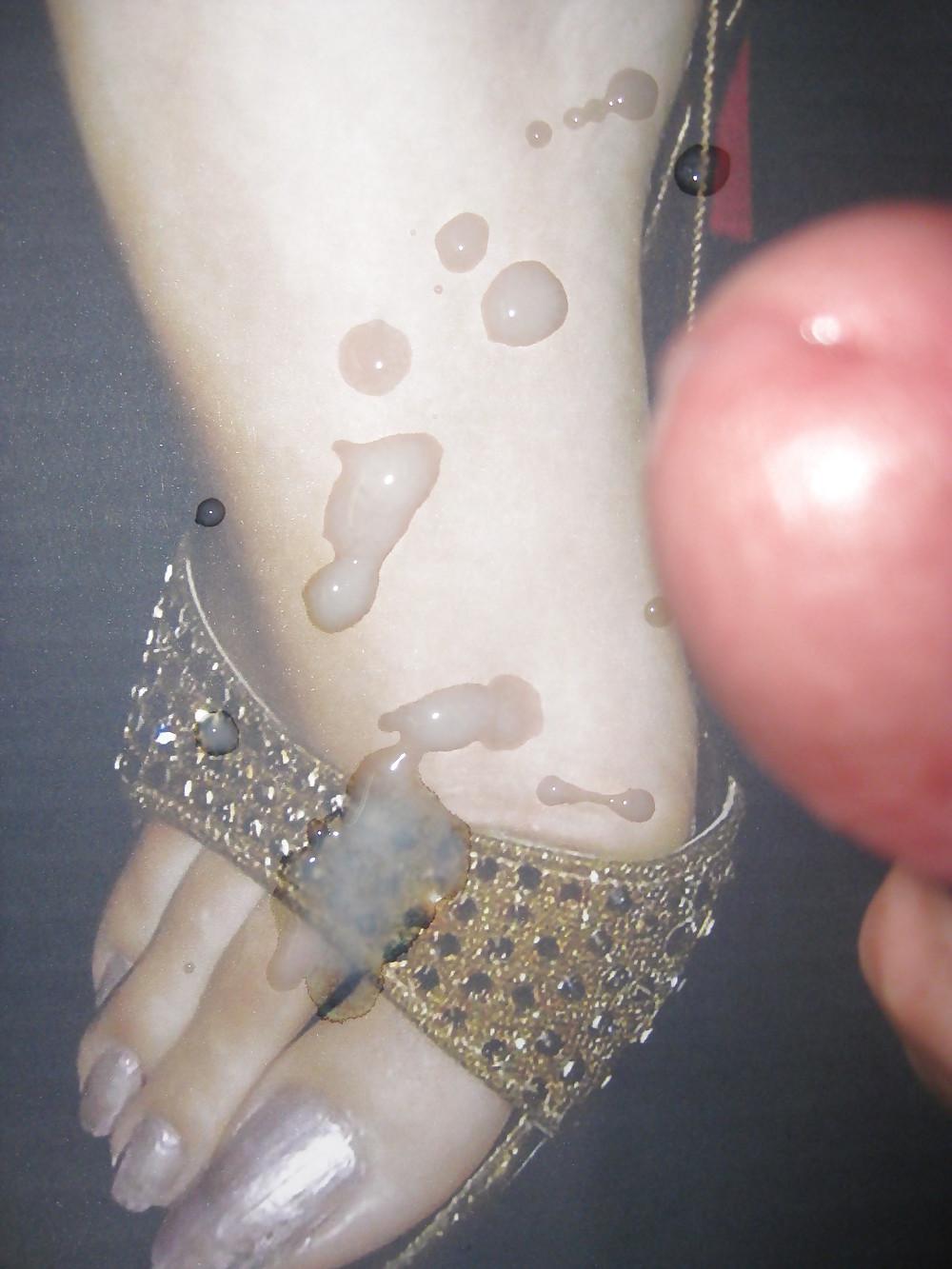 8P Gman Cum on Foot of a Sexy Pakistani Girl