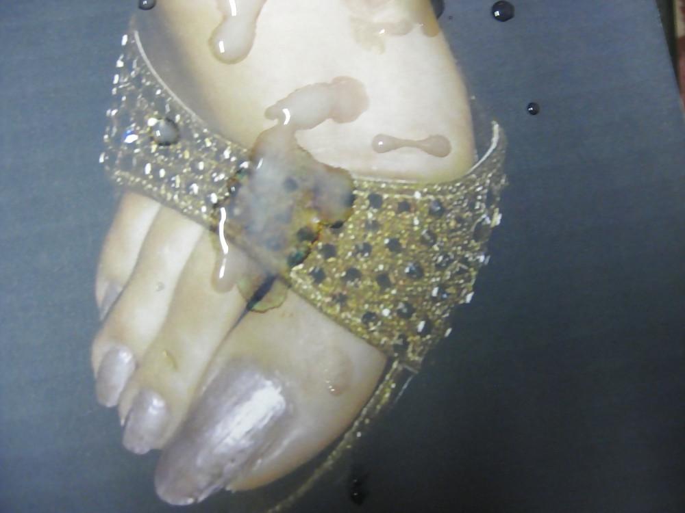 8P Gman Cum on Foot of a Sexy Pakistani Girl