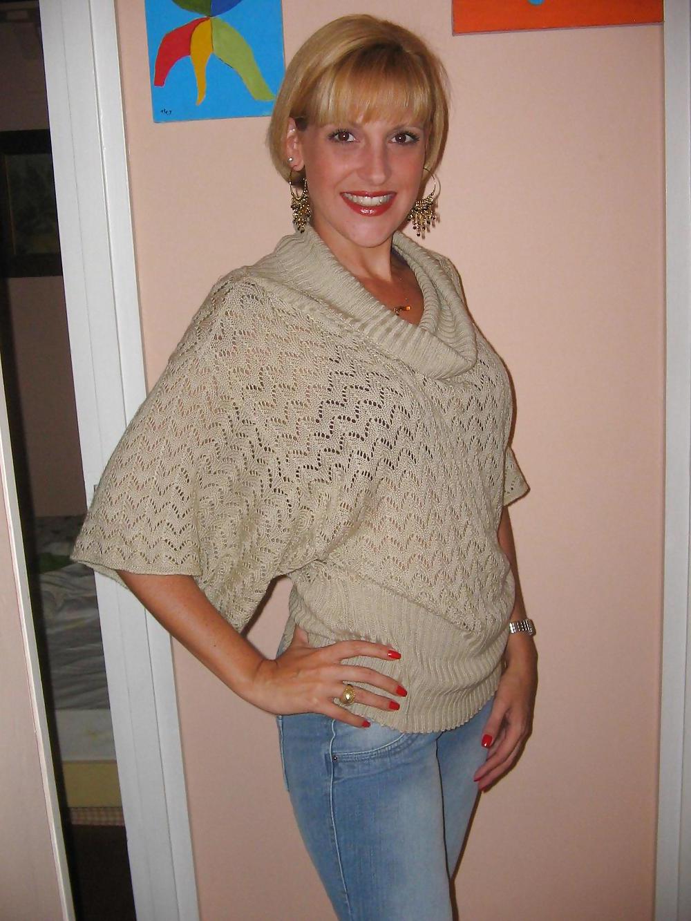 25P Blonde Milf Posing 1