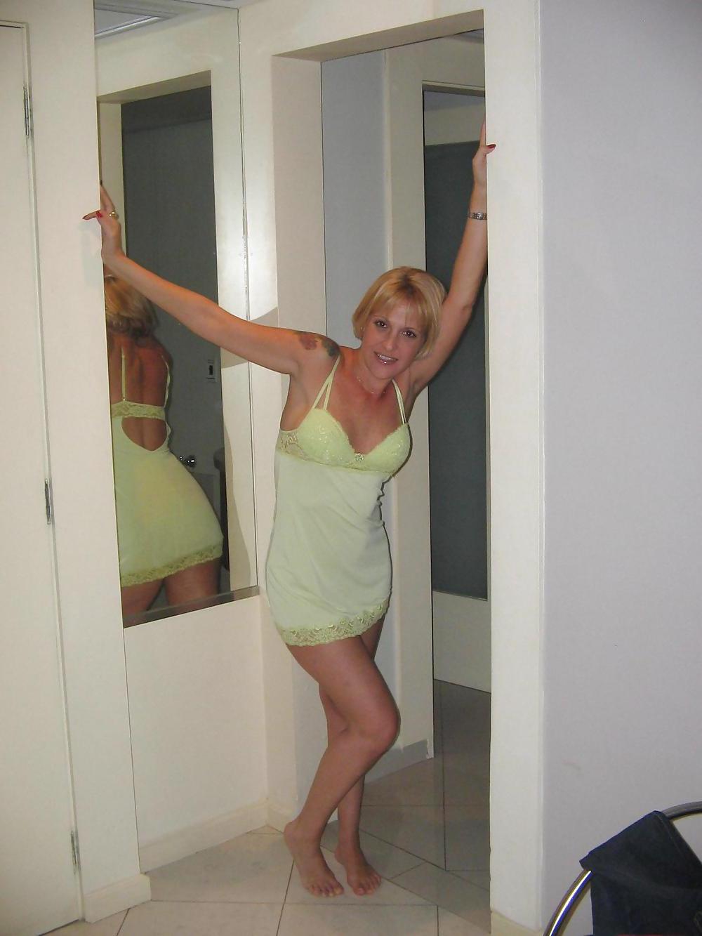 25P Blonde Milf Posing 1