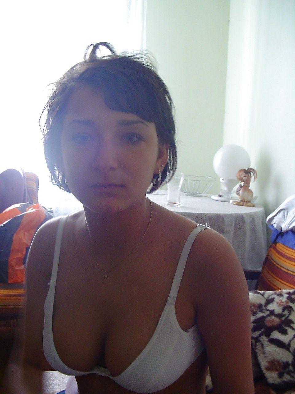 20P Hot Brunette (Private Pics)