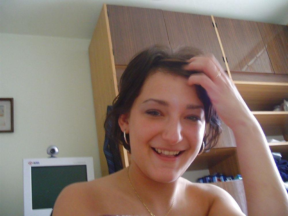 20P Hot Brunette (Private Pics)