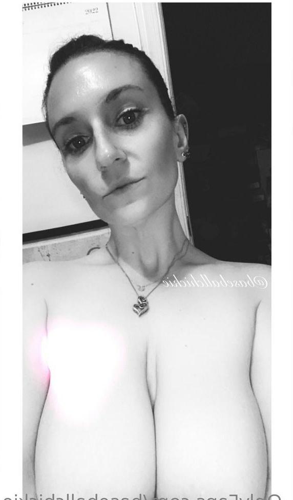 25P Baseball Chickie nude