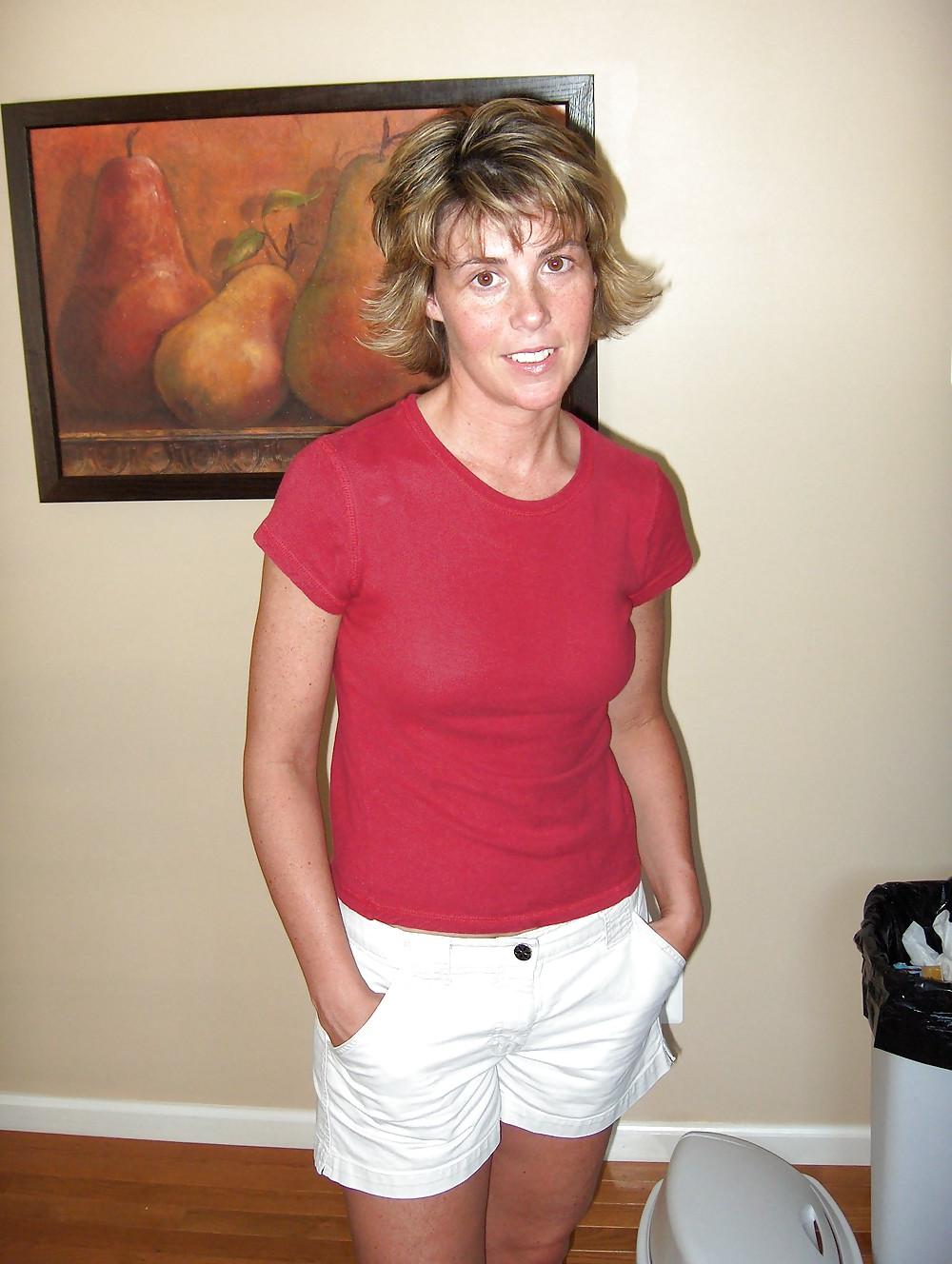 23P Milf in heat.
