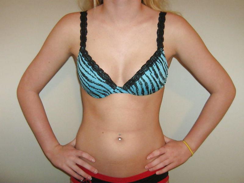 25P Woman their sell bra on the net 