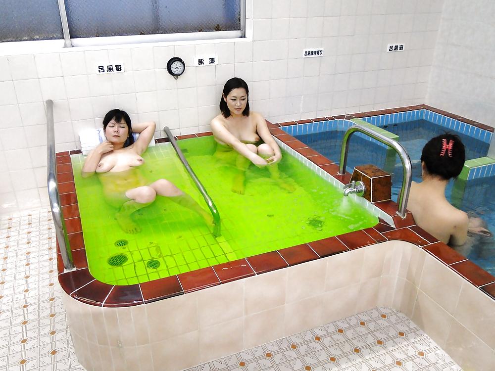 25P Japanese girls fucked at public bath