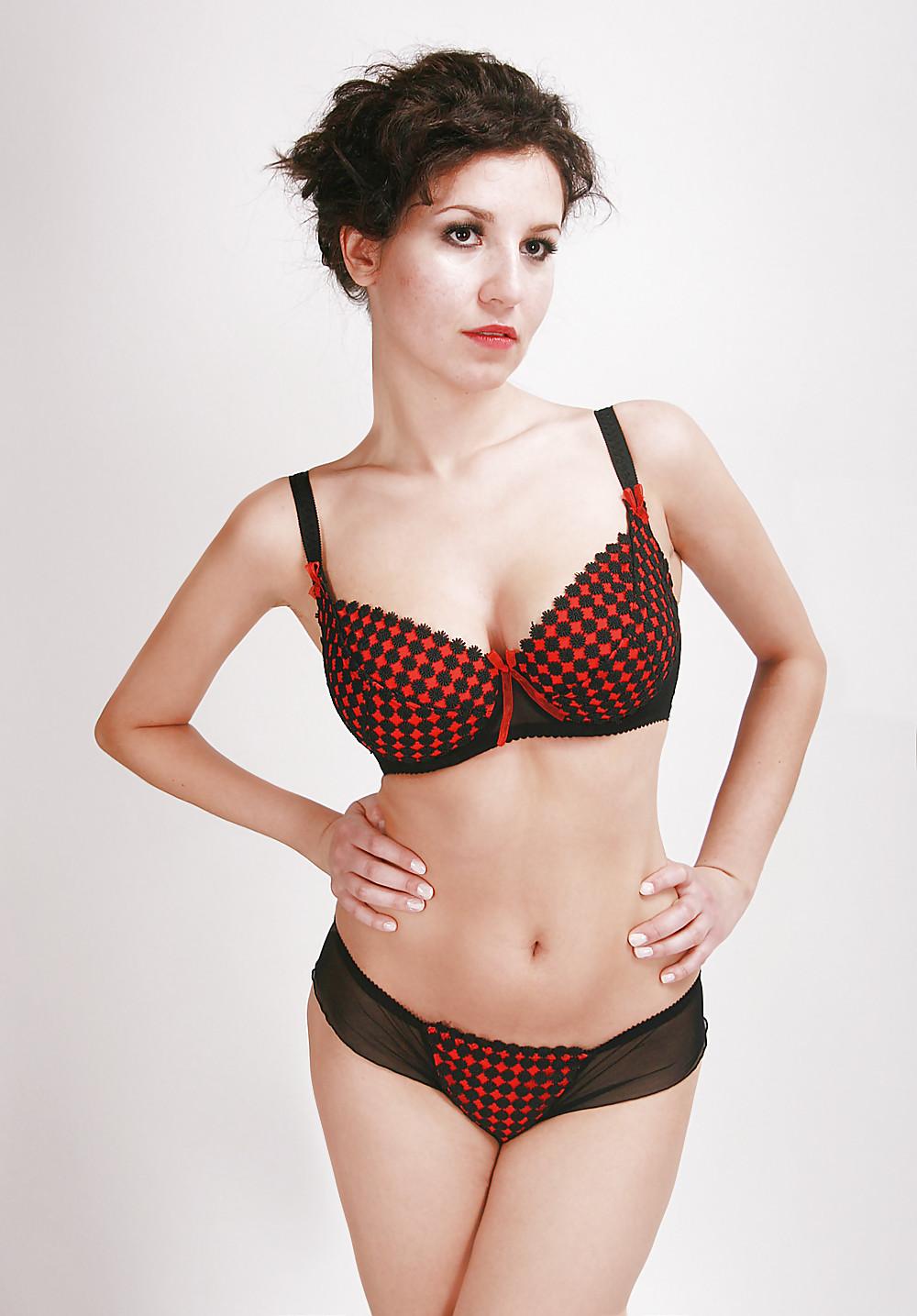 25P PRETTY BRASSIERES & LINGERIES 5