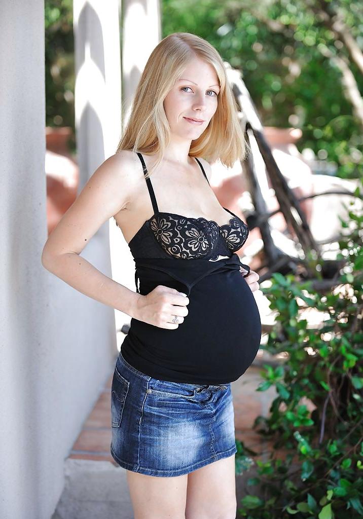 25P Blonde Pregnant
