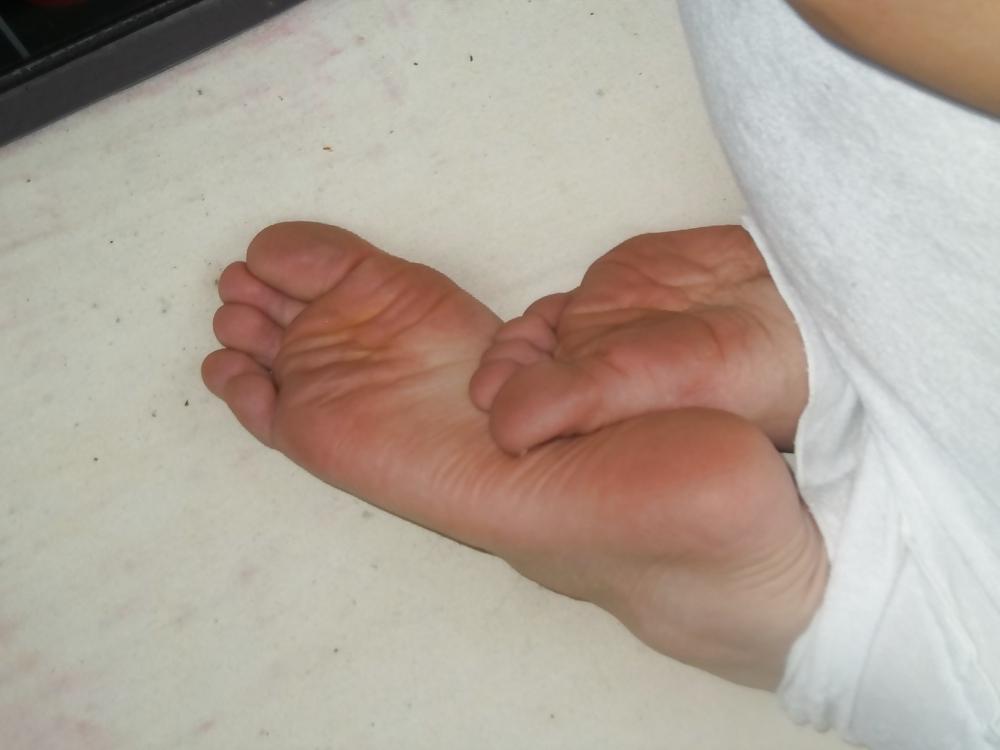 25P Cum on my wife's feet