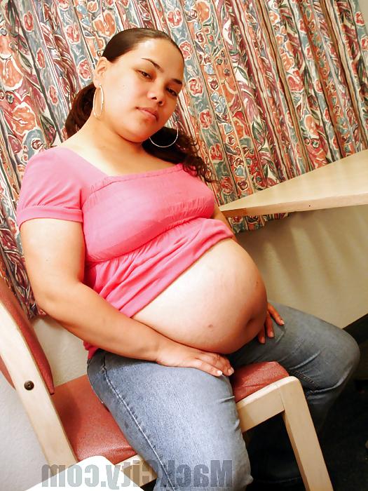 17P 8 months pregnant Island chick