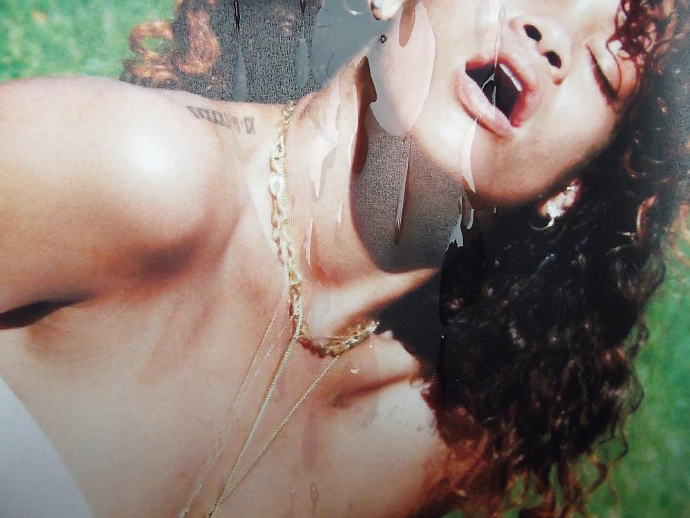 10P Cum on Rihanna