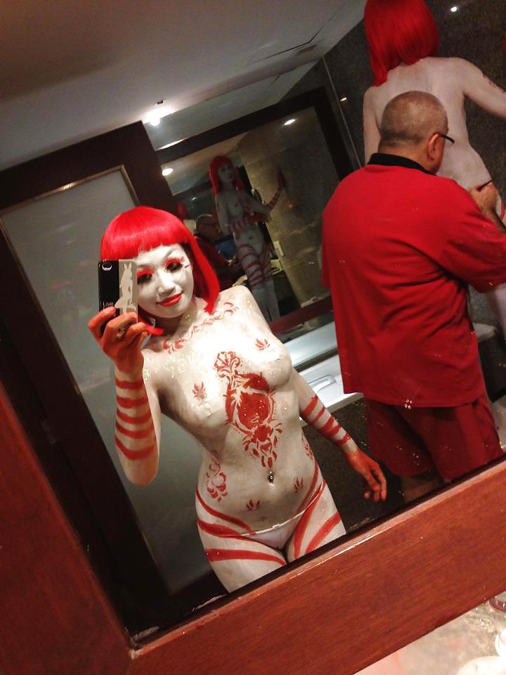 25P Pattaya bar and show girls