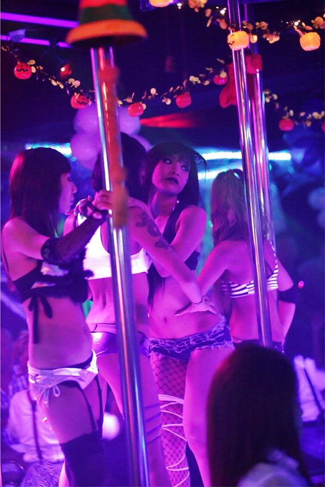 25P Pattaya bar and show girls