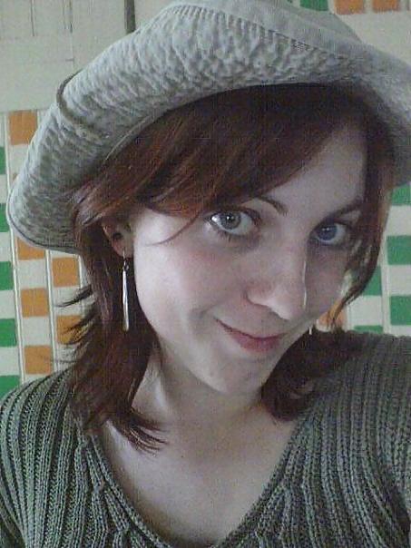 9P French Girl's Face Pics : Geraldine