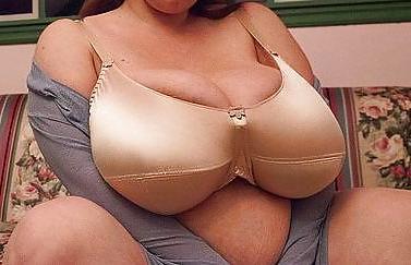 19P Chunky tits in bra 10