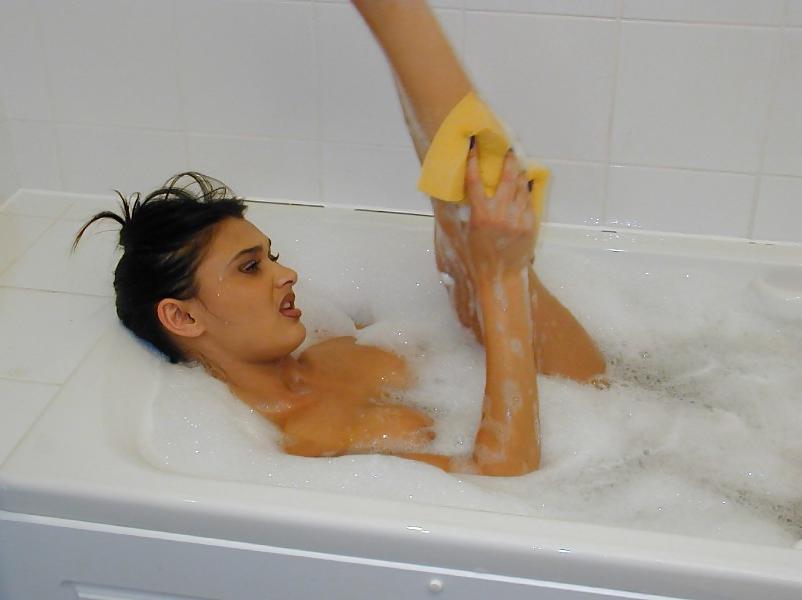 25P Kavitha sidhu bath