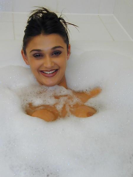 25P Kavitha sidhu bath