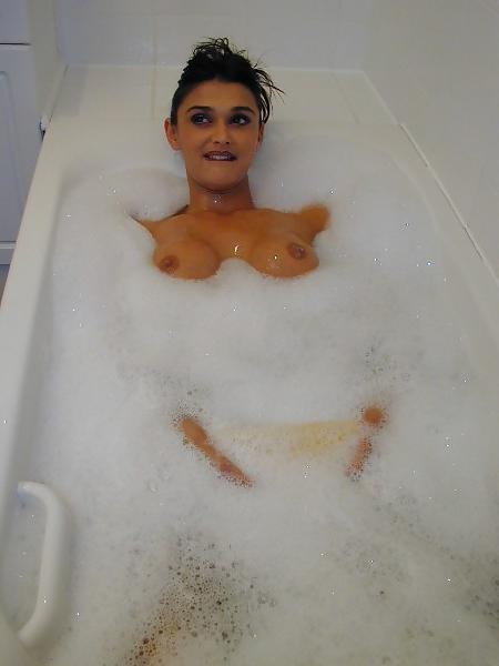25P Kavitha sidhu bath