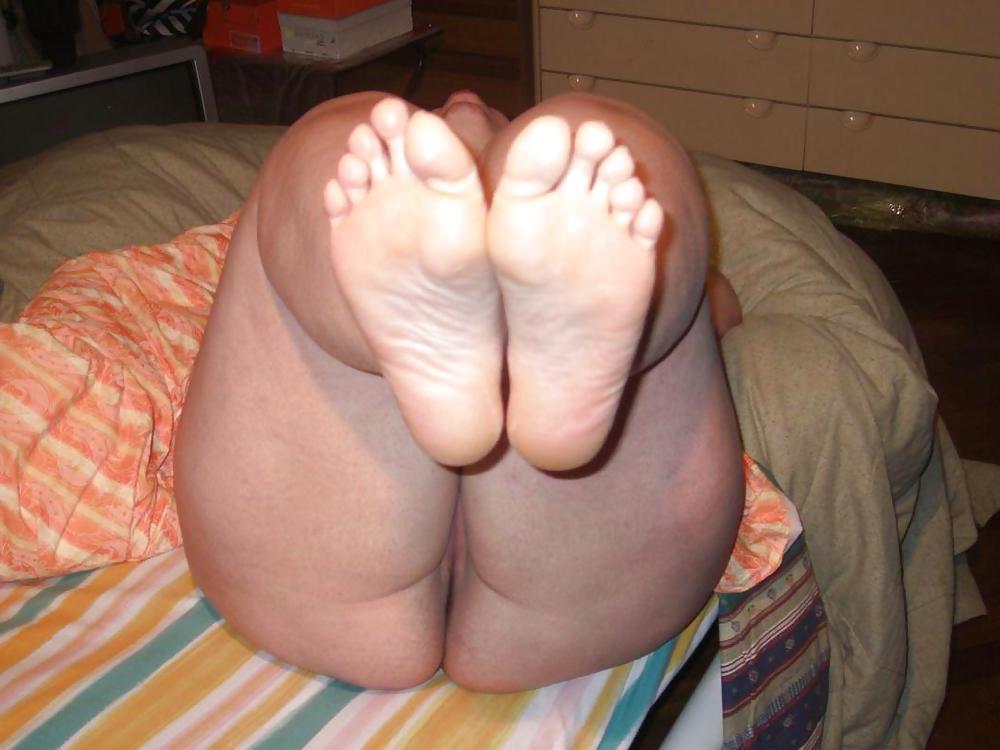 8P More feet i wanna cum on (ladies i know)