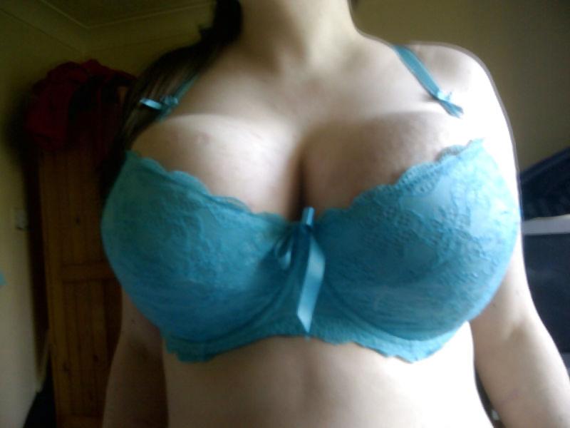 16P Woman their sell bra on the net 