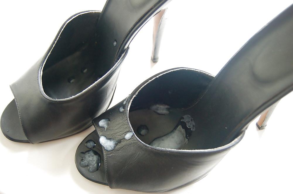 6P Cum on mules