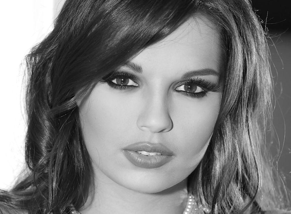 25P Pretty faces to cum on