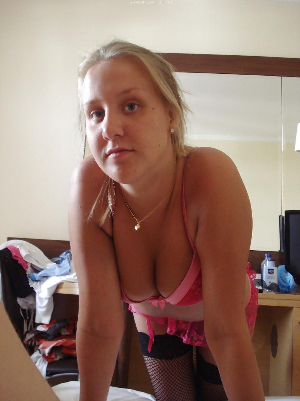 25P Nice Blond Girlfriend
