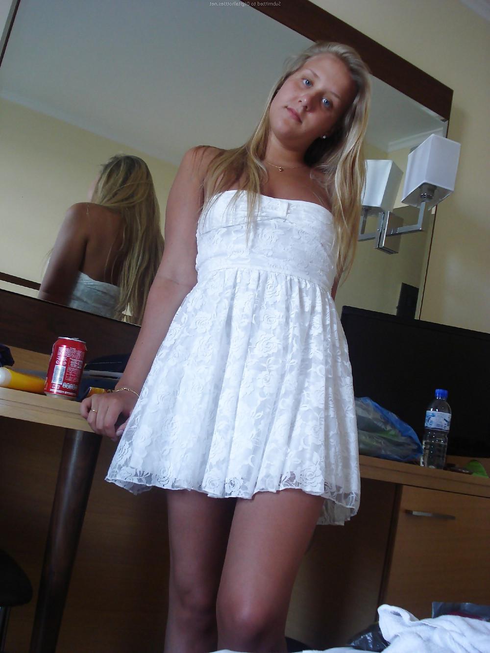 25P Nice Blond Girlfriend
