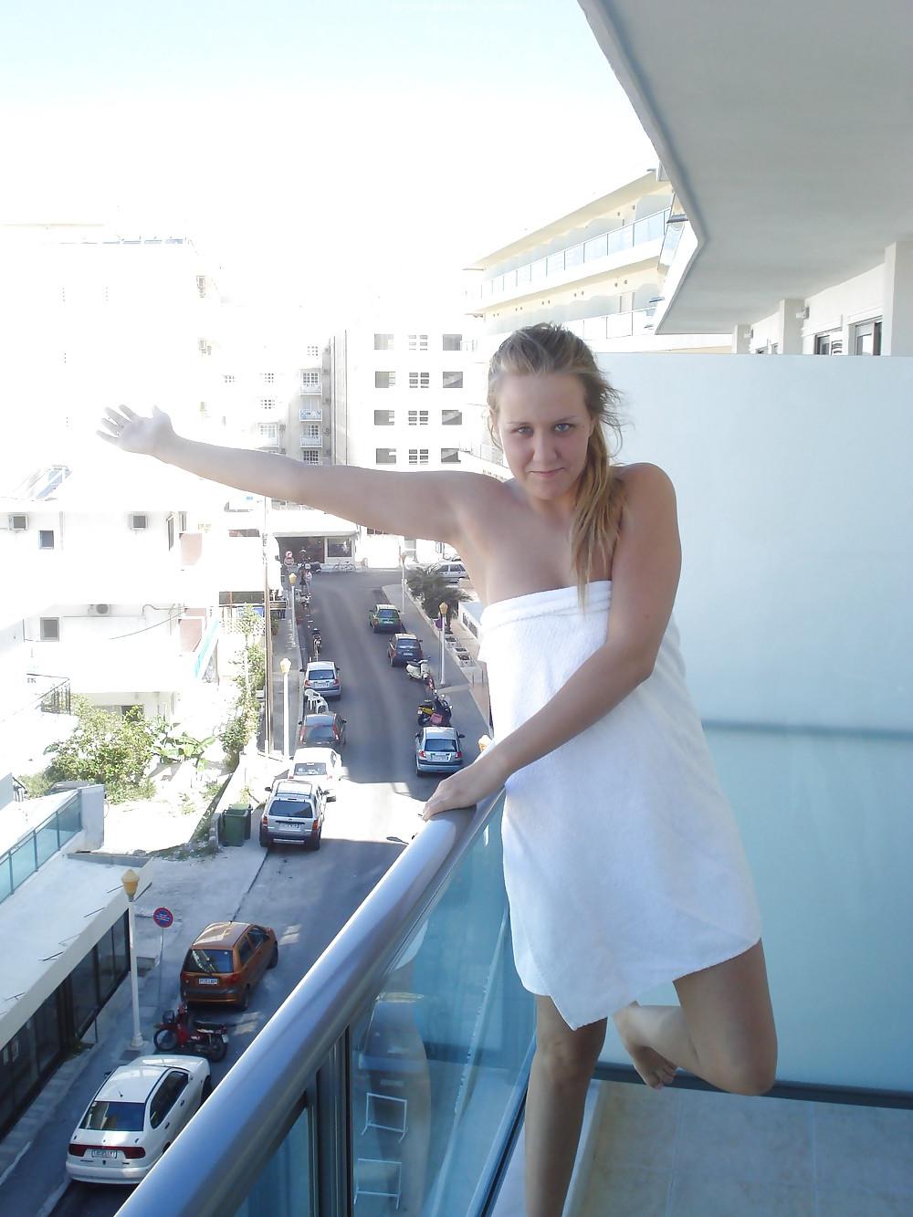 25P Nice Blond Girlfriend