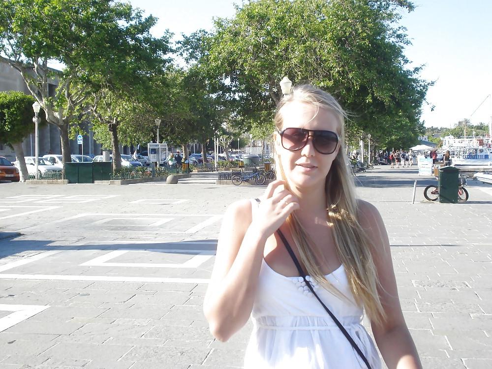 25P Nice Blond Girlfriend