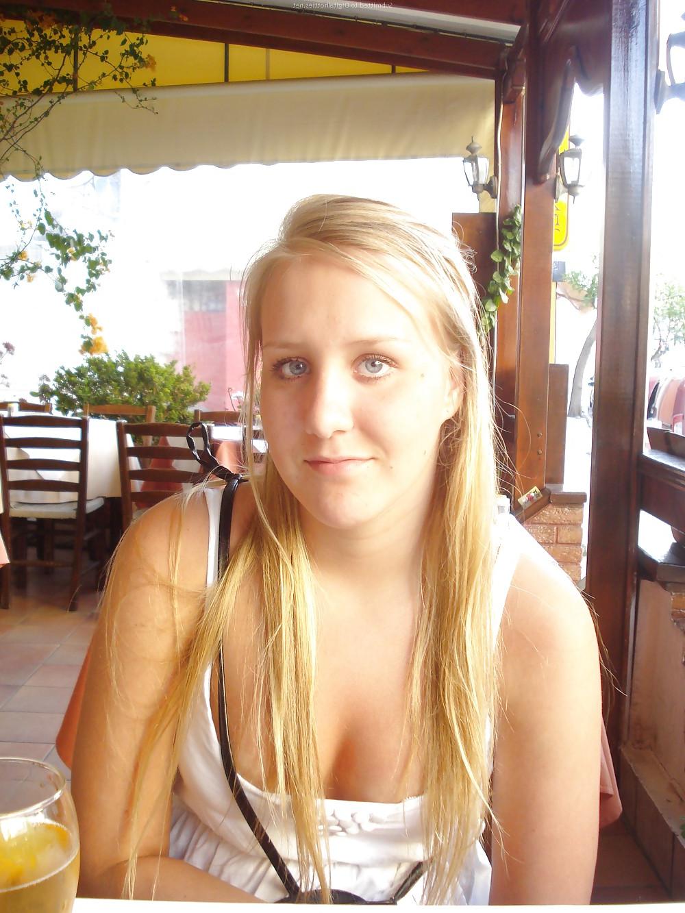 25P Nice Blond Girlfriend