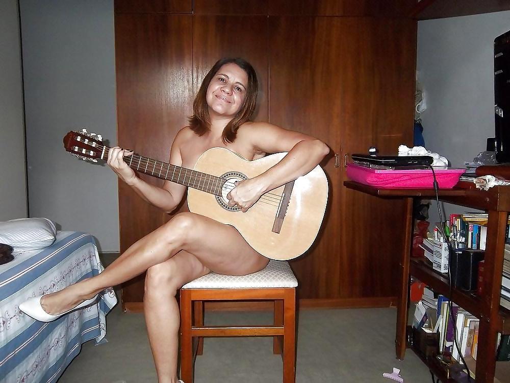 10P Latina Milf Posing 