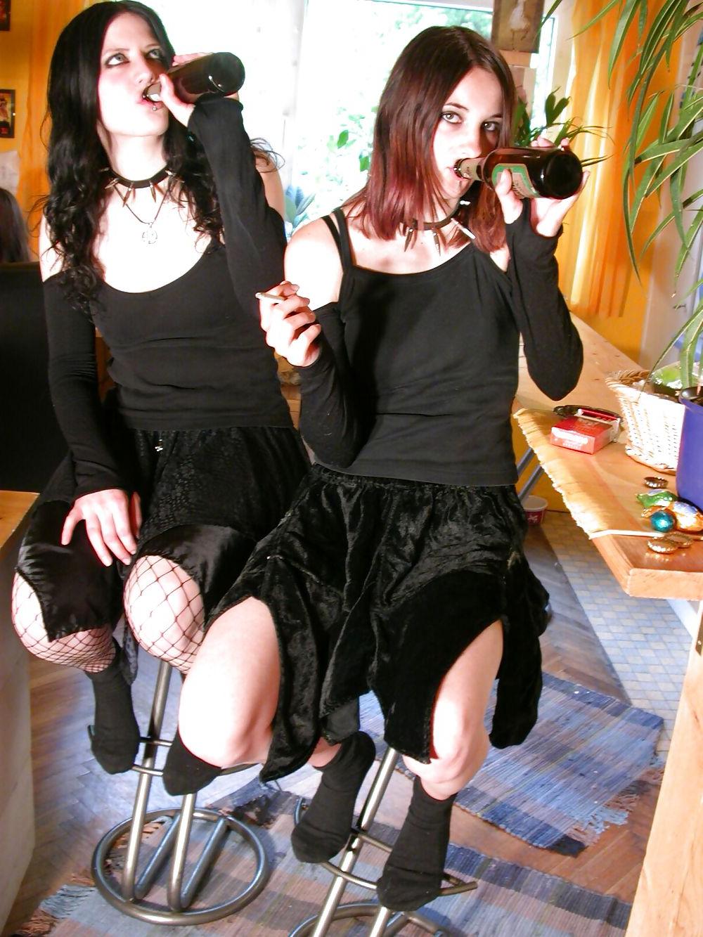 25P Gothic Foot Queens - Yavanna & Ylva In Your Face