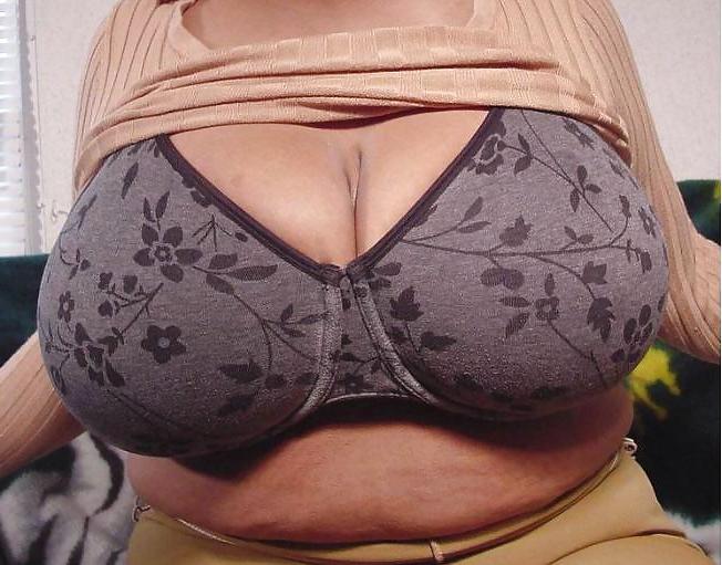 25P Chunky tits in bra 2