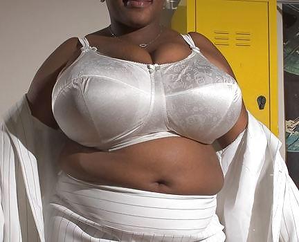25P Chunky tits in bra 2
