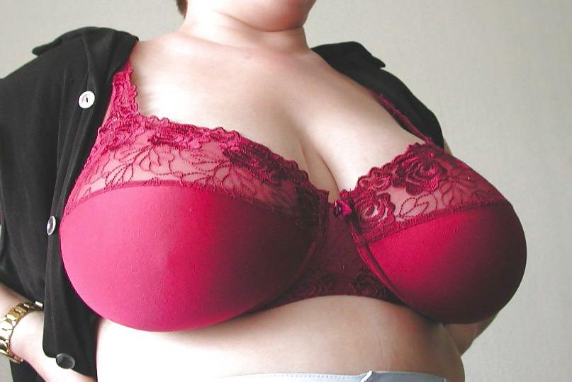 25P Chunky tits in bra 2