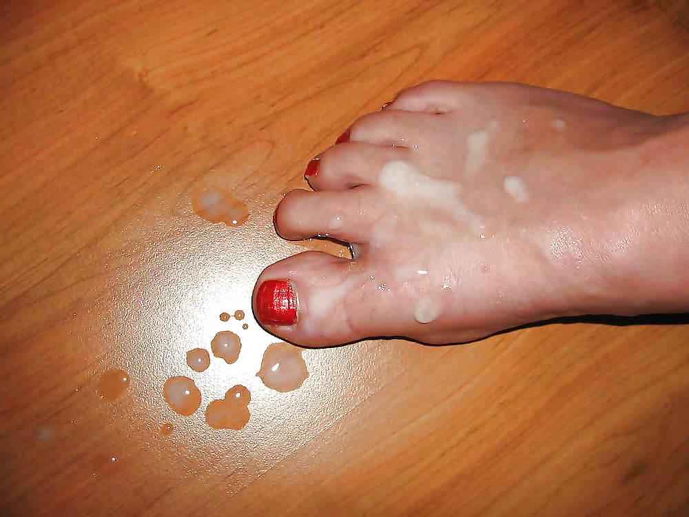 25P I LOVE MY CUM ON THE SHOES OF MY WIFE