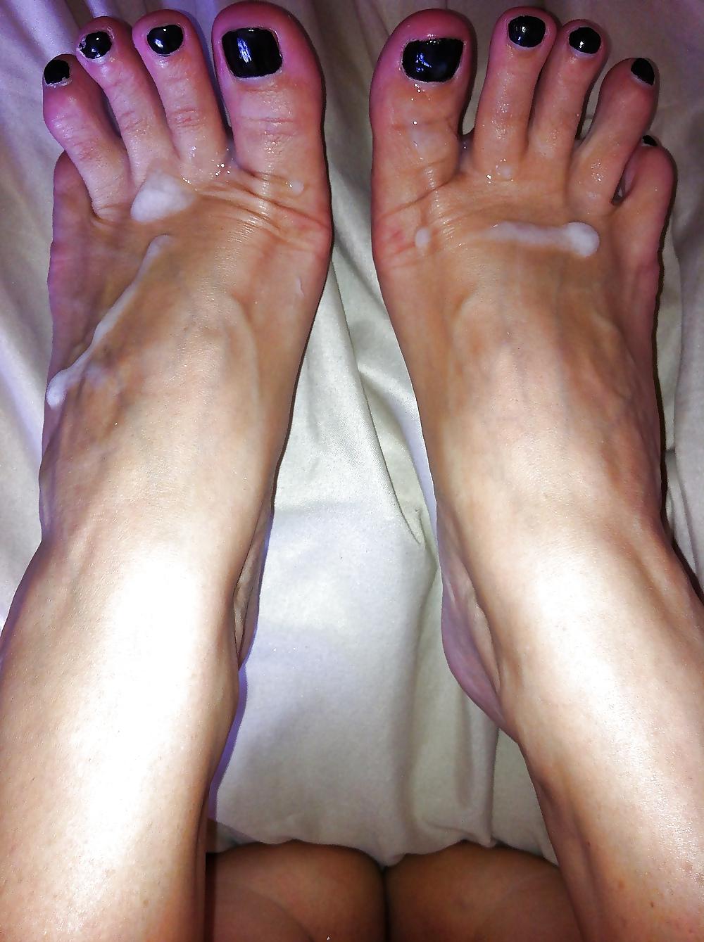 25P I LOVE MY CUM ON THE SHOES OF MY WIFE