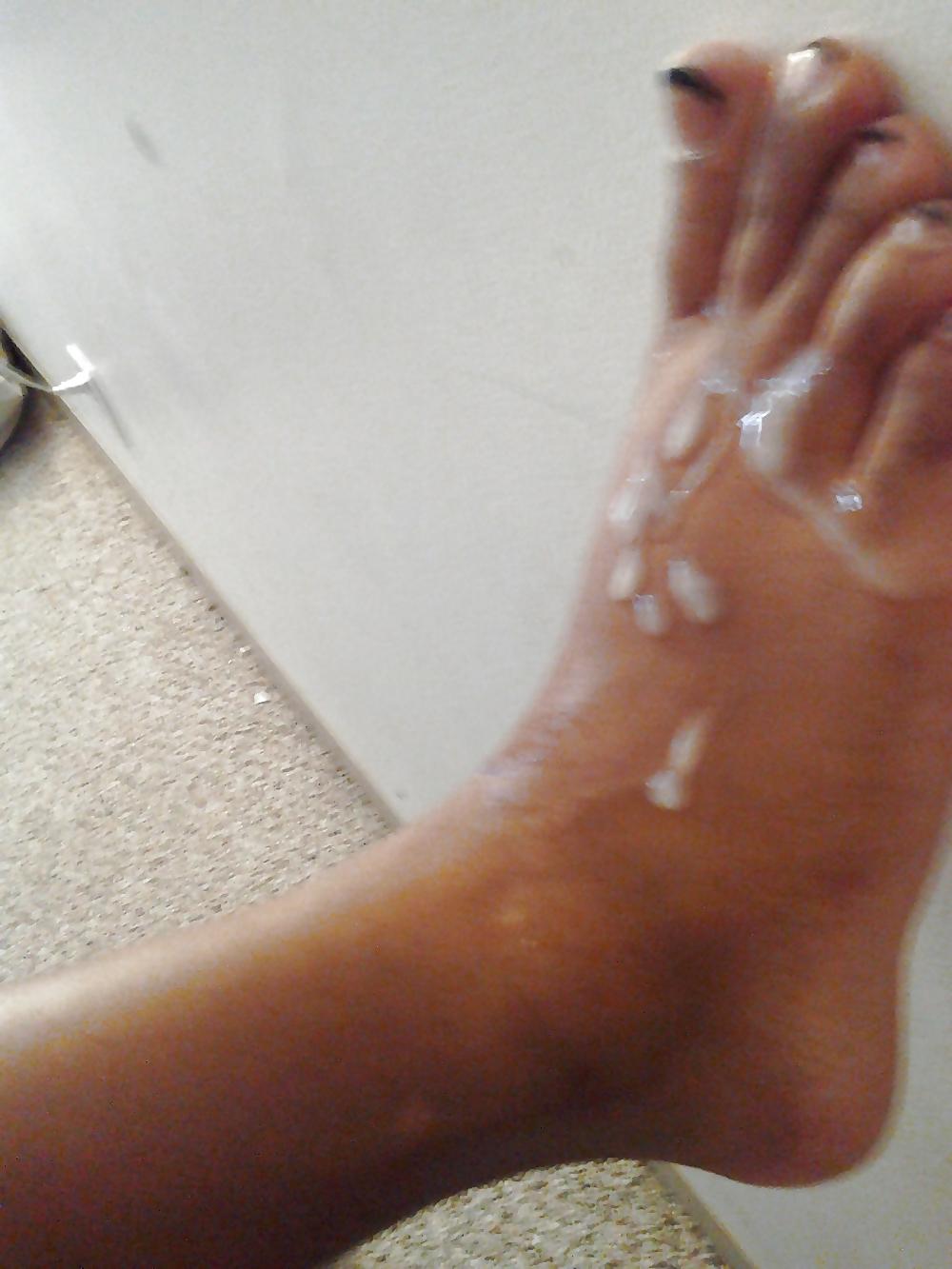 25P I LOVE MY CUM ON THE SHOES OF MY WIFE