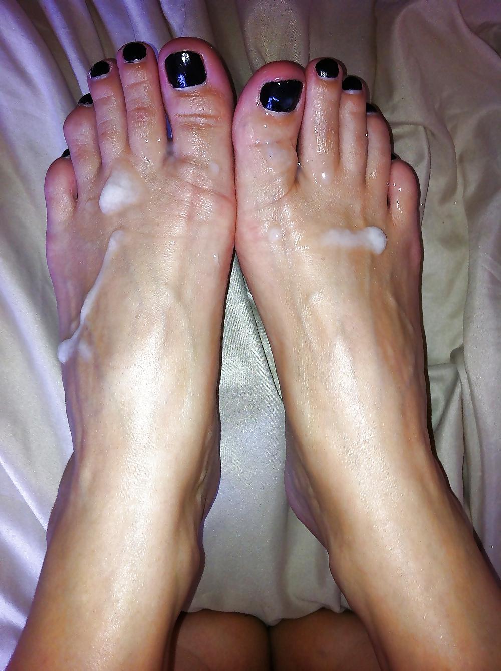25P I LOVE MY CUM ON THE SHOES OF MY WIFE