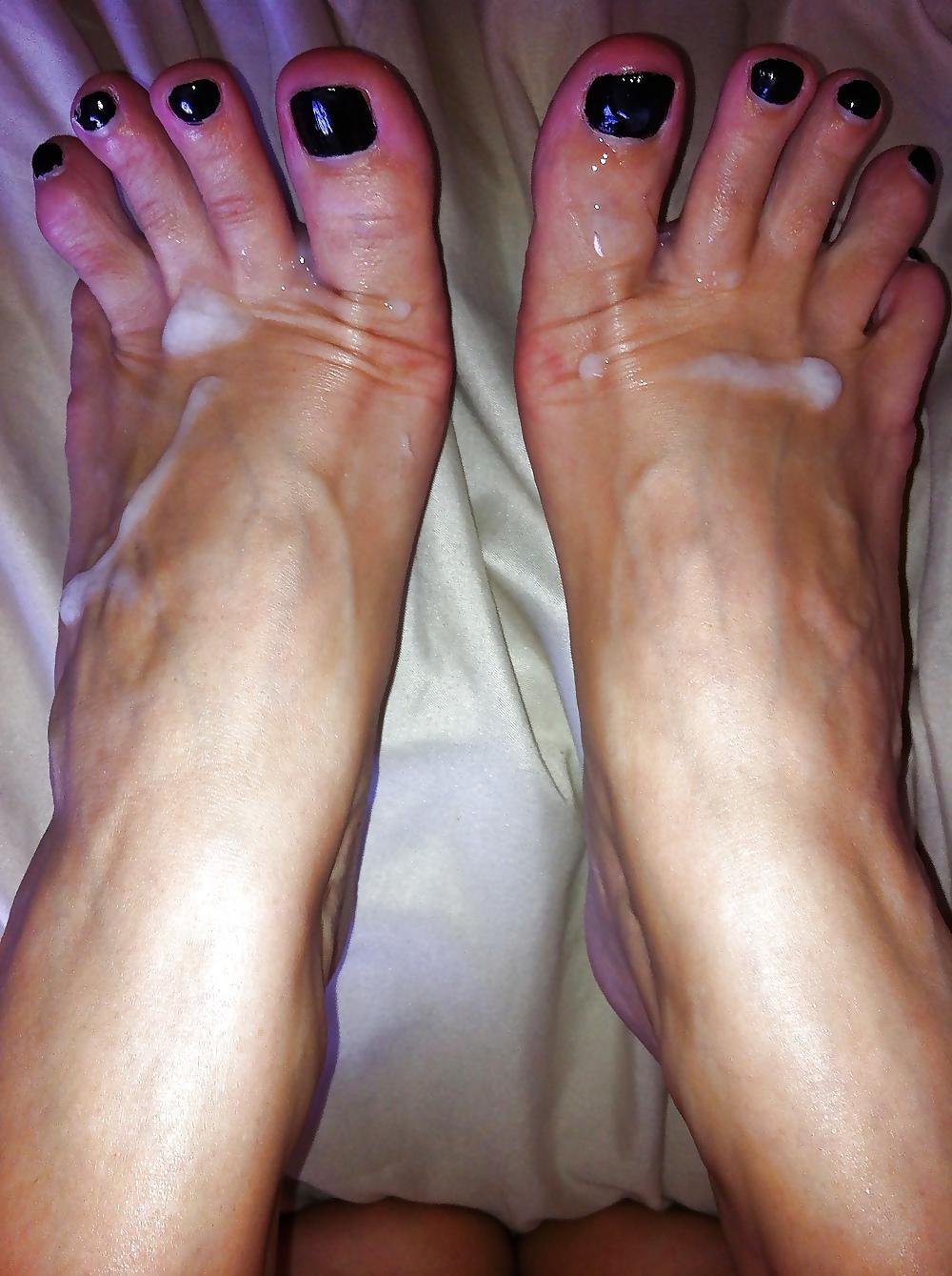 25P I LOVE MY CUM ON THE SHOES OF MY WIFE