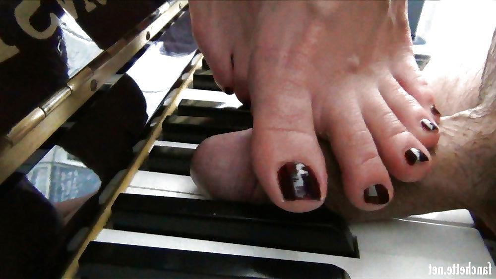 25P I LOVE MY CUM ON THE SHOES OF MY WIFE