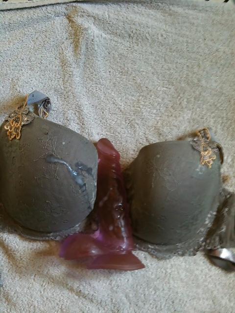 5P Wifes bra and sextoy