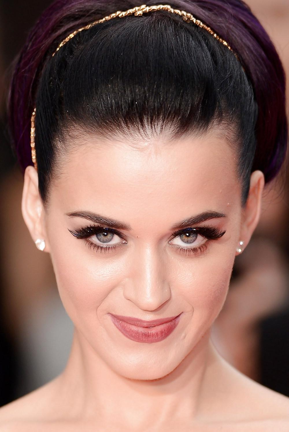 18P More Hot celebs faces i want to cum on 