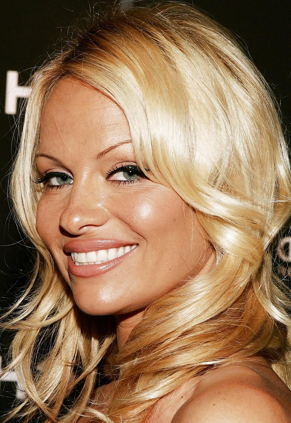 18P More Hot celebs faces i want to cum on 