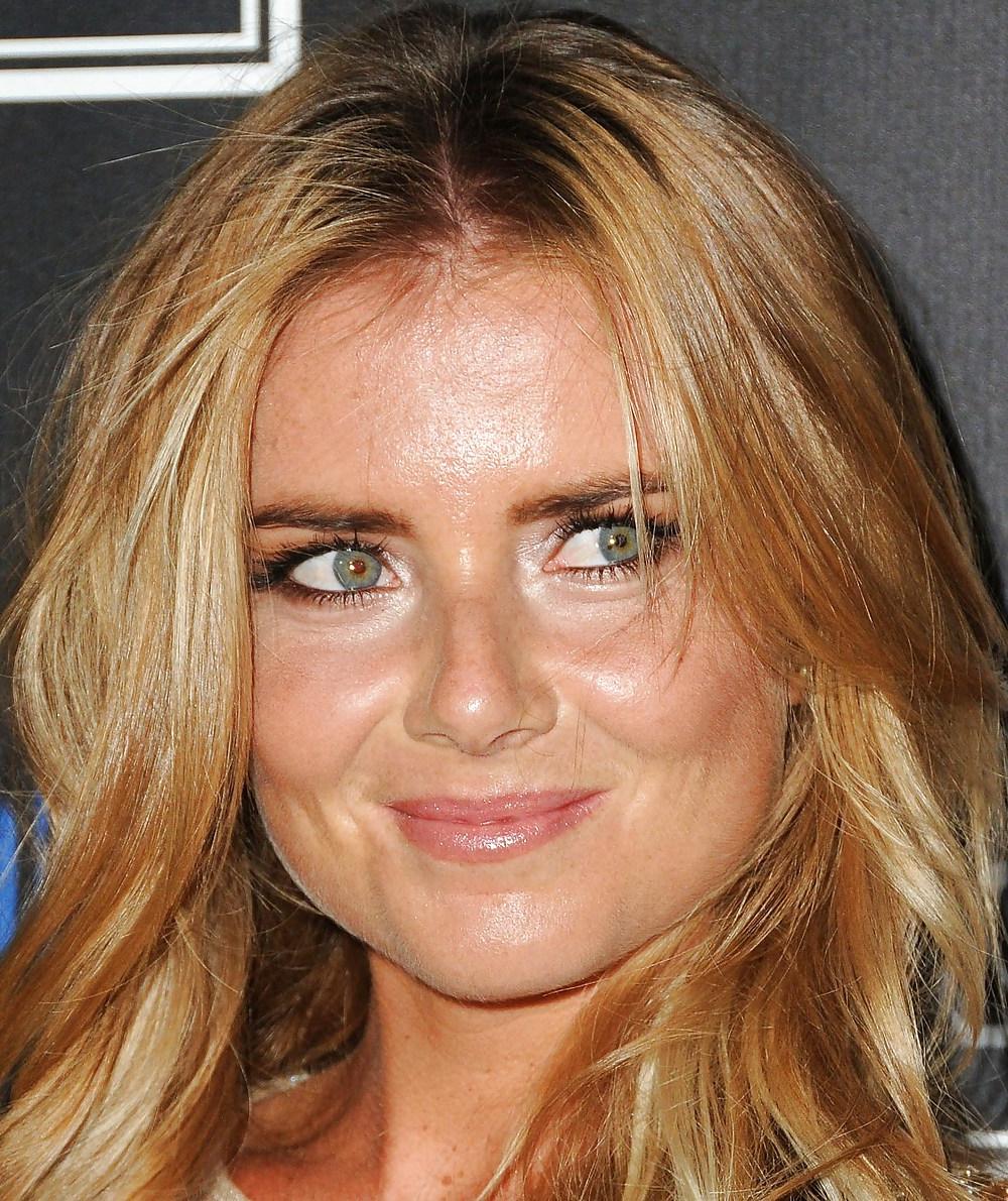 18P More Hot celebs faces i want to cum on 