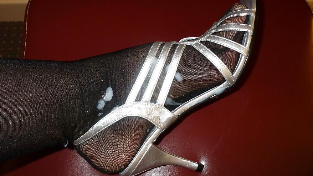 10P Cum on nylonfeet