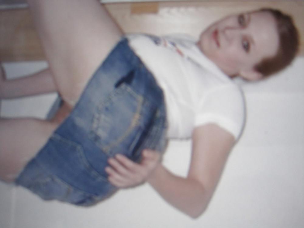 12P TEEN ASS UPSKIRT STRIPTEASE SKIRT TEASE STRIP