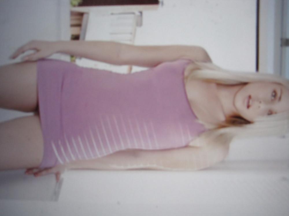 12P TEEN ASS UPSKIRT STRIPTEASE SKIRT TEASE STRIP