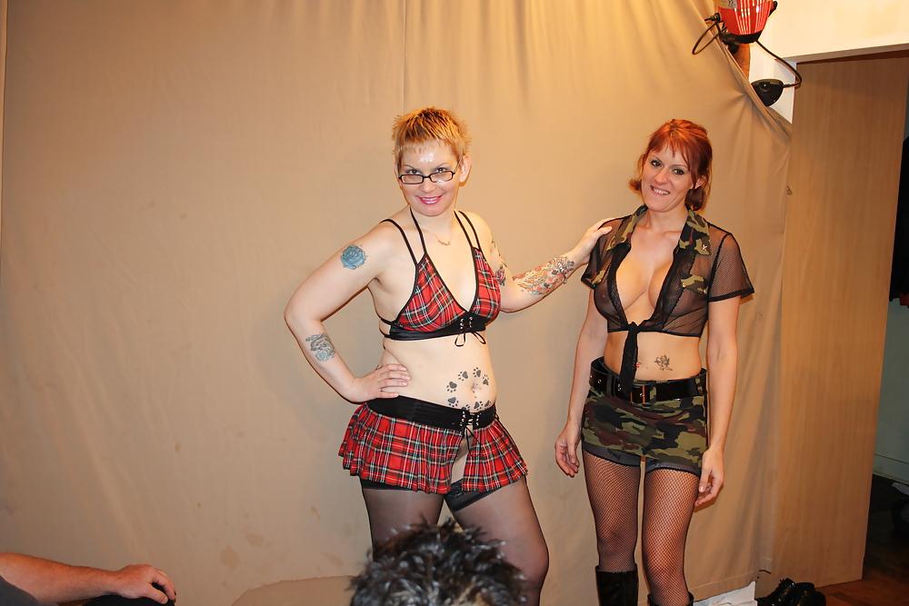 20P Steph Debar et Julina Wild Gang Bang 